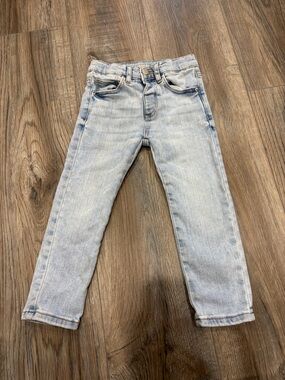 🦄5/25 Zara Regular Jeans